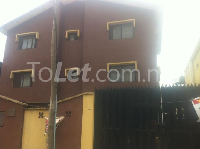 3 bedroom Flat / Apartment for rent Alhaji Obadia Street, Ilaje Yaba Yaba Lagos
