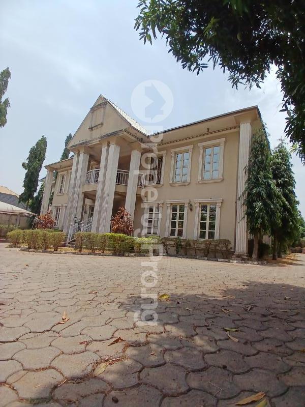 6 bedroom House for sale 1st Avenue Gwarinpa Vip Zone Gwarinpa Abuja