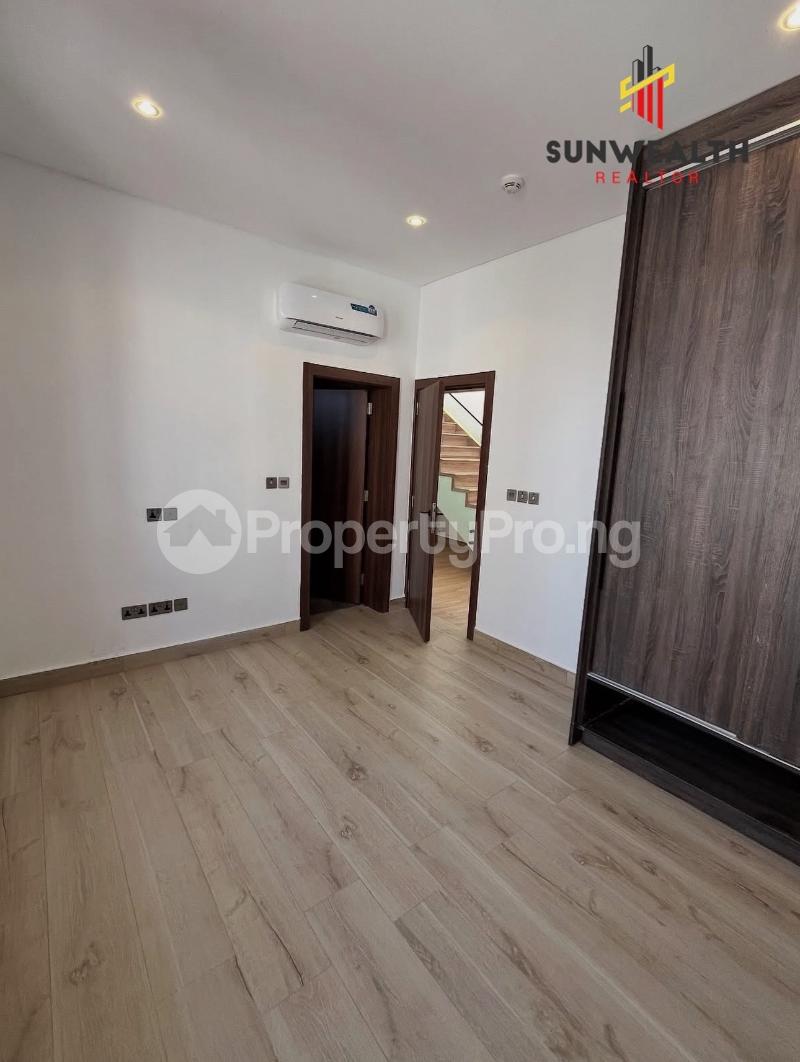 4 bedroom House for sale Pinnock Beach Estate Osapa london Lekki Lagos