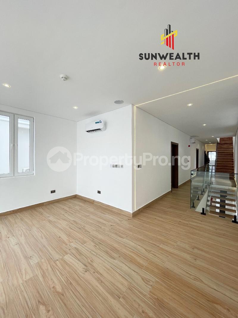 4 bedroom House for sale Pinnock Beach Estate Osapa london Lekki Lagos