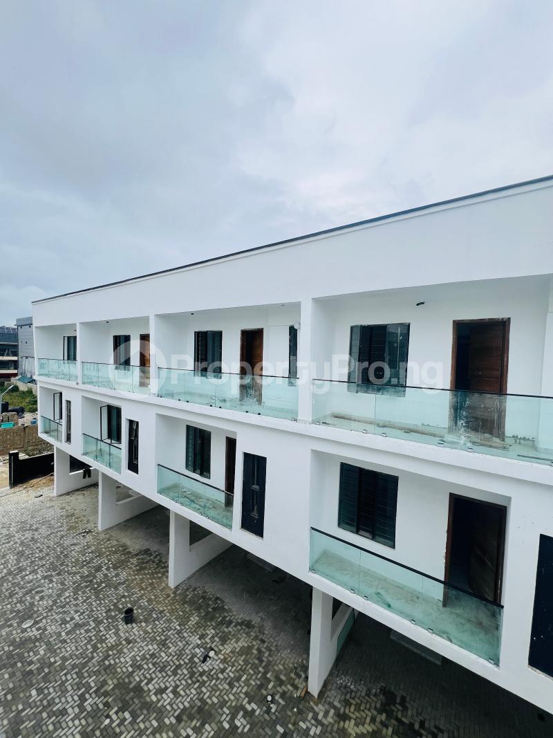 4 bedroom House for sale Orchid Road, Lekki Lagos