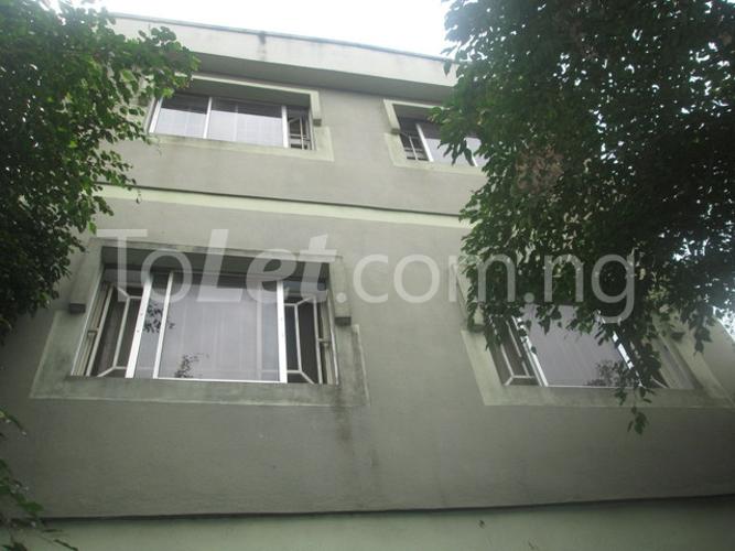 3 bedroom Flat / Apartment for rent Sadiku Street, Mafoluku Oshodi Expressway Oshodi Lagos