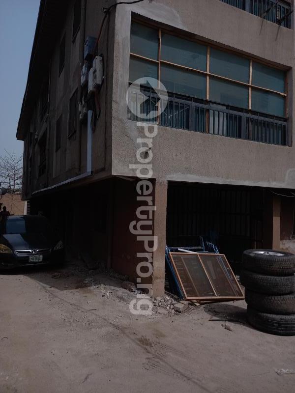 3 bedroom Flat / Apartment for rent Off Bajulaiye Road Shomolu Shomolu Lagos