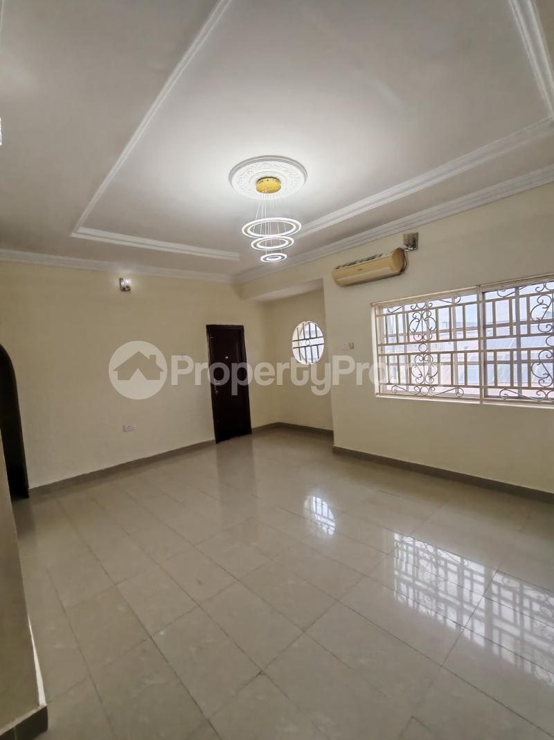 3 bedroom Flat / Apartment for rent Tarred Road Mabushi Abuja