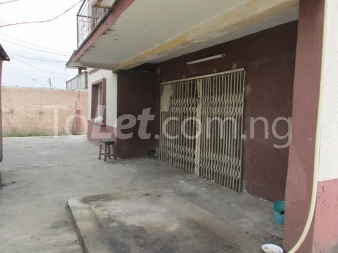 3 bedroom Flat / Apartment for rent Bawala Street, Off Ogunyemi Street Shomolu Shomolu Lagos