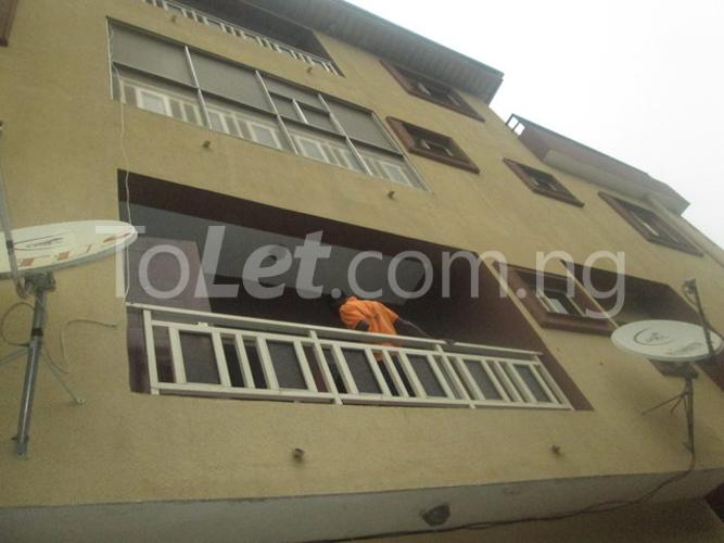 3 bedroom Flat / Apartment for rent Olusola Faronbi Street Oshodi Expressway Oshodi Lagos