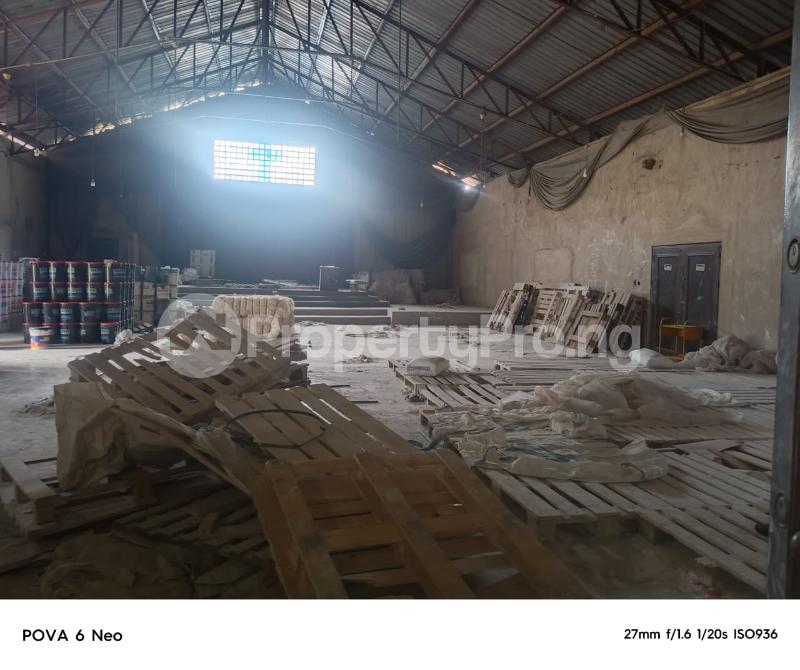 Commercial Property for rent Aleshiloye, Dugbe Road Ibadan Oyo
