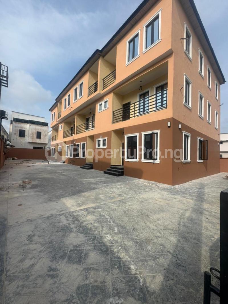 3 bedroom House for rent Orchid Road Along Lekki Expressway Lekki Lagos