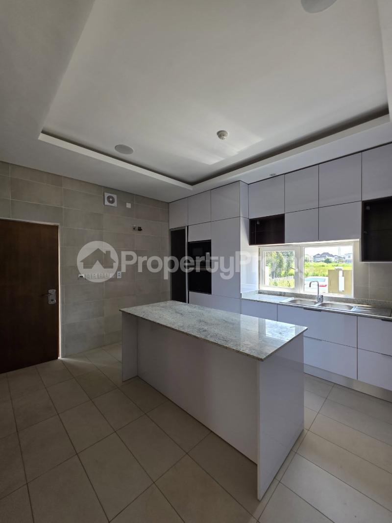 5 bedroom House for sale Pinnock Beach Estate Osapa london Lekki Lagos