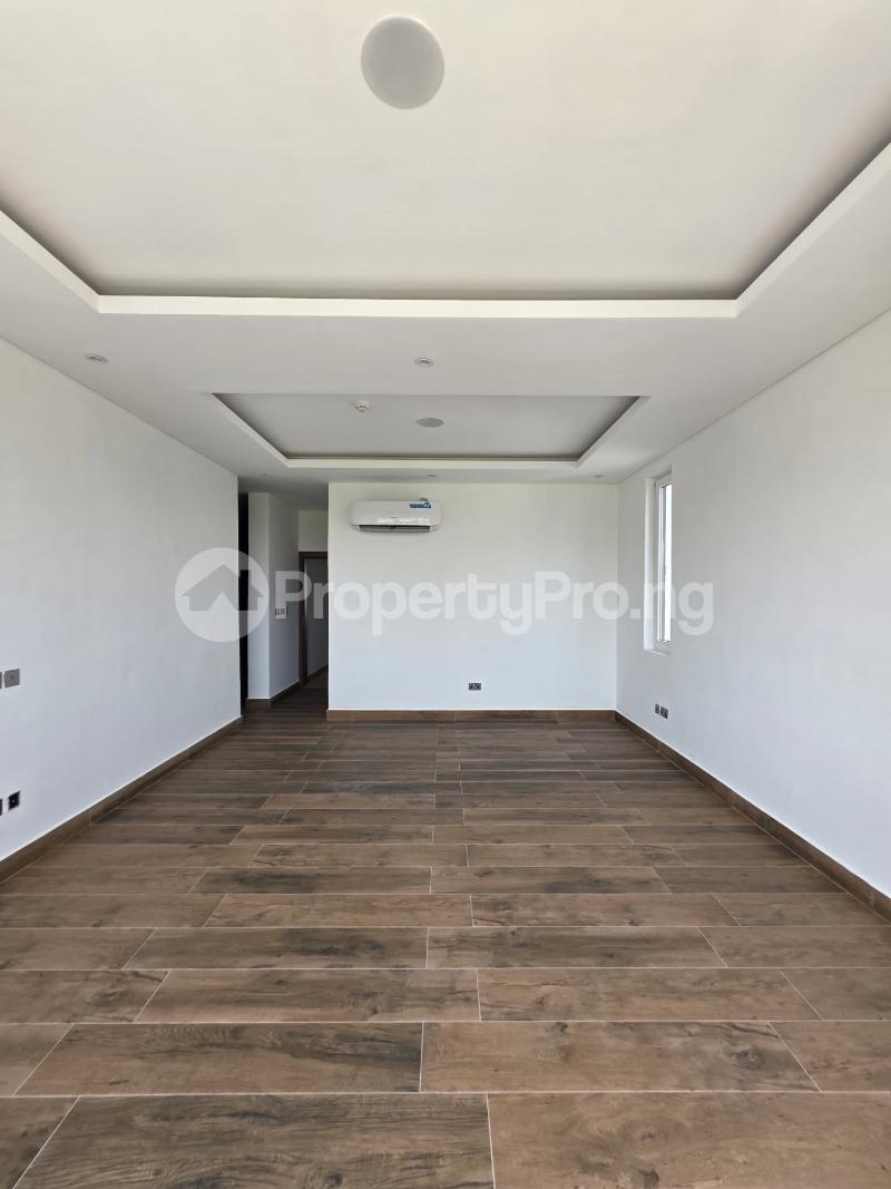 5 bedroom House for sale Pinnock Beach Estate Osapa london Lekki Lagos