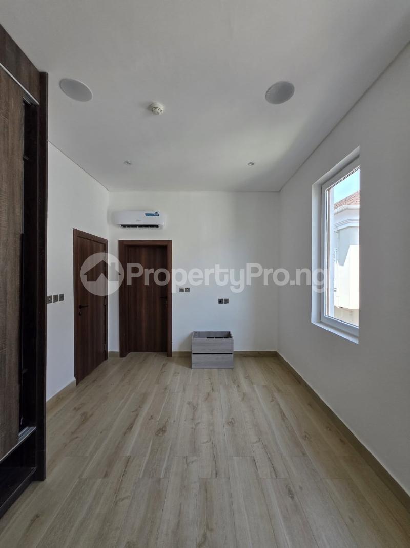 5 bedroom House for sale Pinnock Beach Estate Osapa london Lekki Lagos