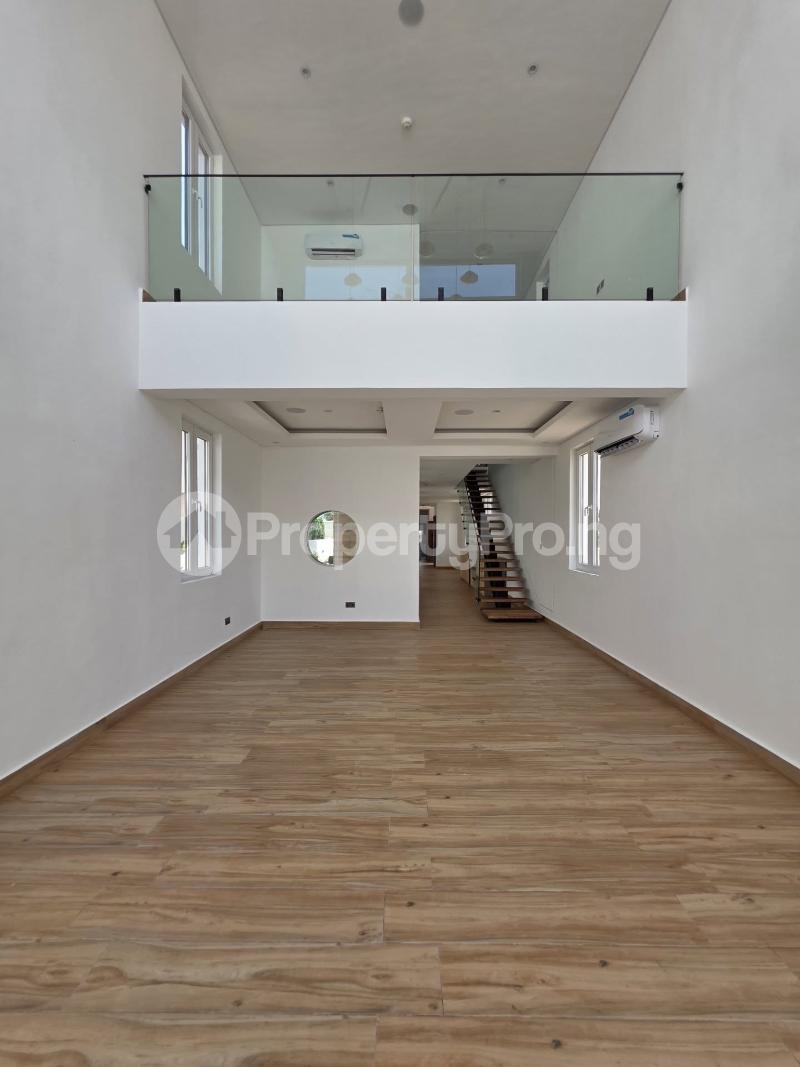 5 bedroom House for sale Pinnock Beach Estate Osapa london Lekki Lagos