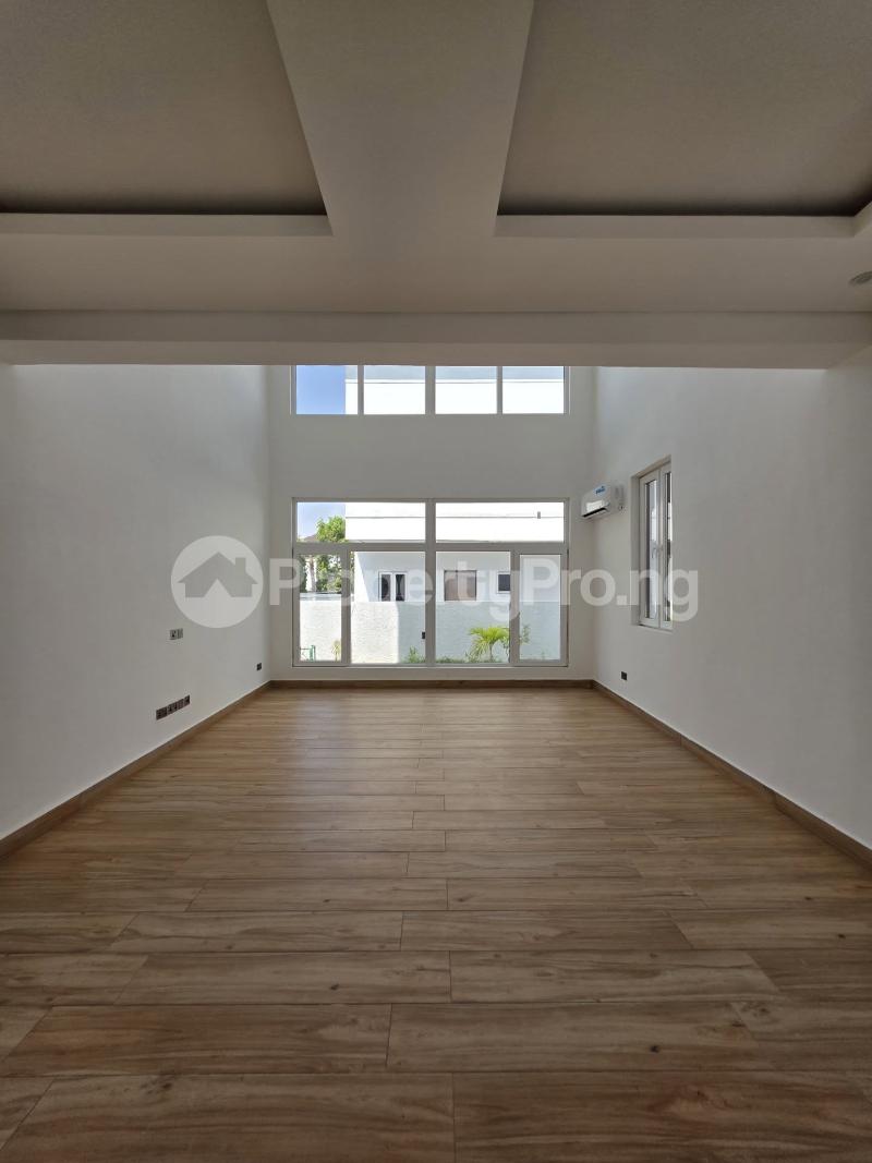 5 bedroom House for sale Pinnock Beach Estate Osapa london Lekki Lagos