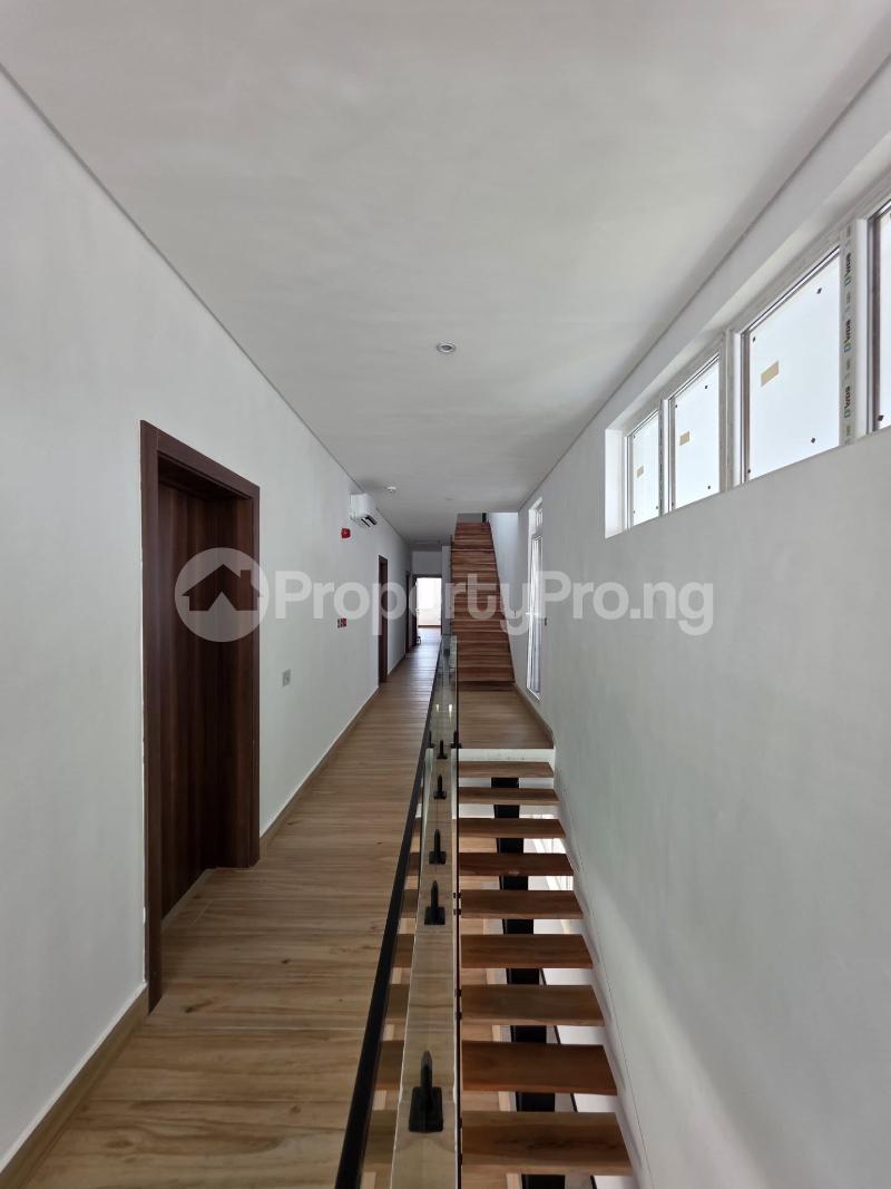 5 bedroom House for sale Pinnock Beach Estate Osapa london Lekki Lagos