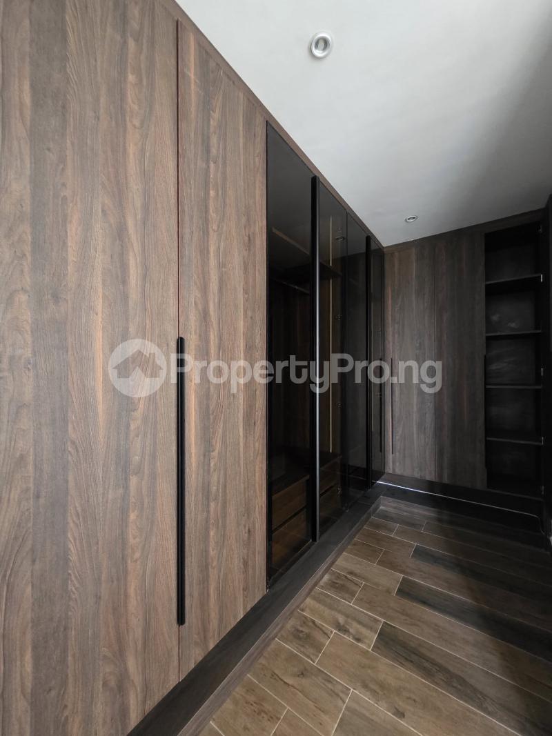 5 bedroom House for sale Pinnock Beach Estate Osapa london Lekki Lagos