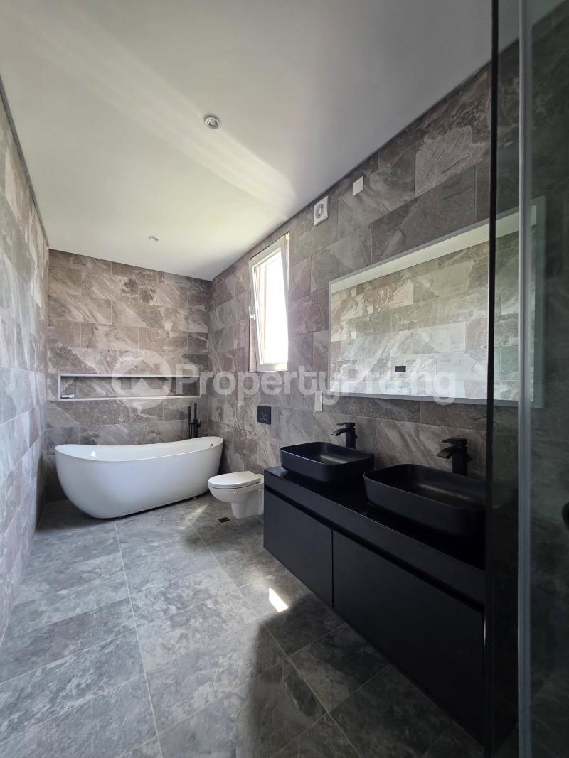 5 bedroom House for sale Pinnock Beach Estate Osapa london Lekki Lagos