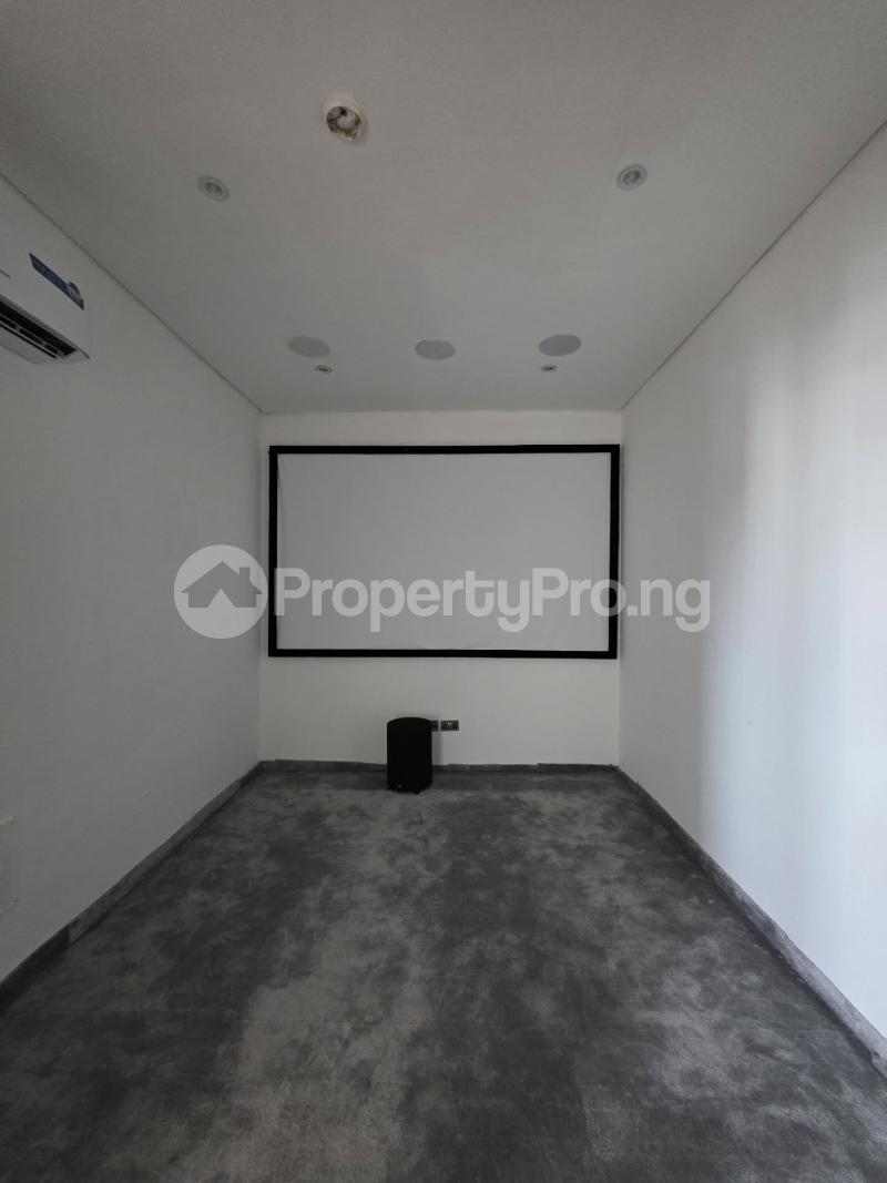 5 bedroom House for sale Pinnock Beach Estate Osapa london Lekki Lagos