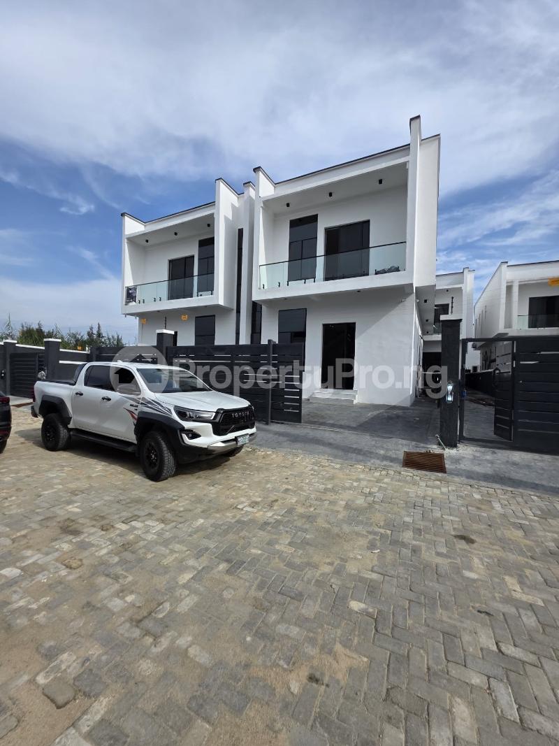 5 bedroom House for sale 2nd Toll Gate Lekki Lagos