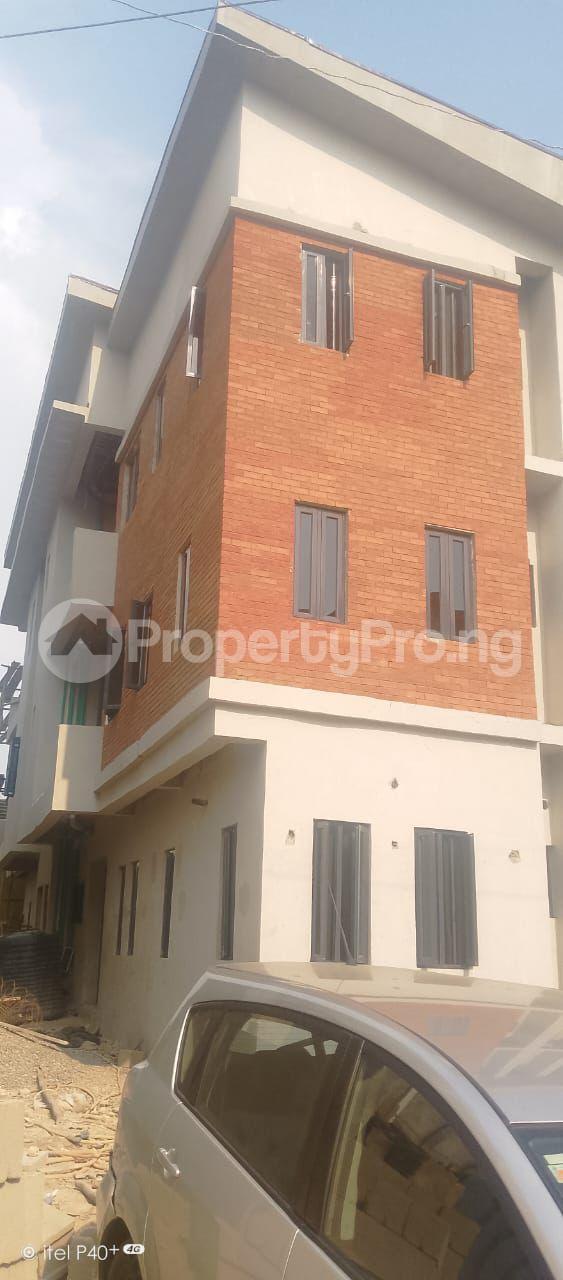 3 bedroom Flat / Apartment for rent Off Agbonyin, Surulere Lagos