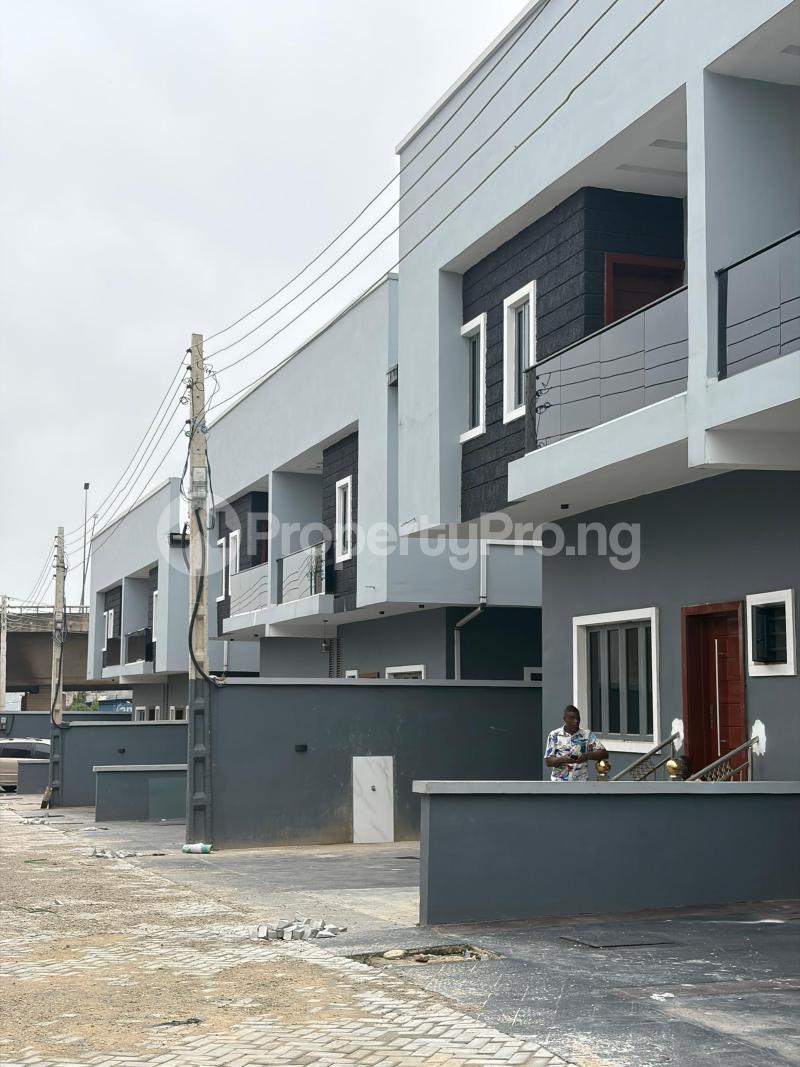 4 bedroom House for rent Abigail's Court, Ojodu Berger, Ojodu Lagos