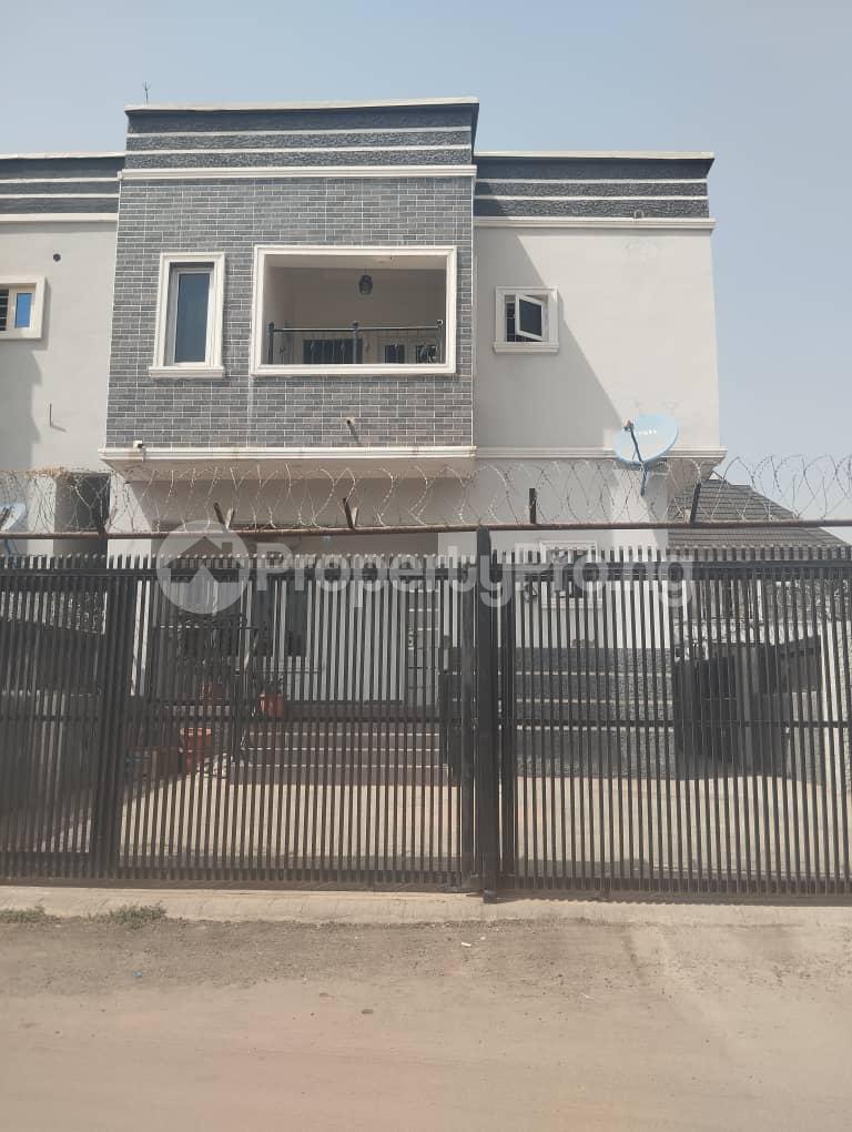 4 bedroom House for sale Airport Road Lugbe Abuja