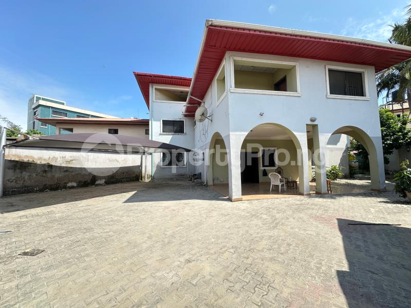 6 bedroom House for sale Igbo Efon Ologolo Lekki Lagos