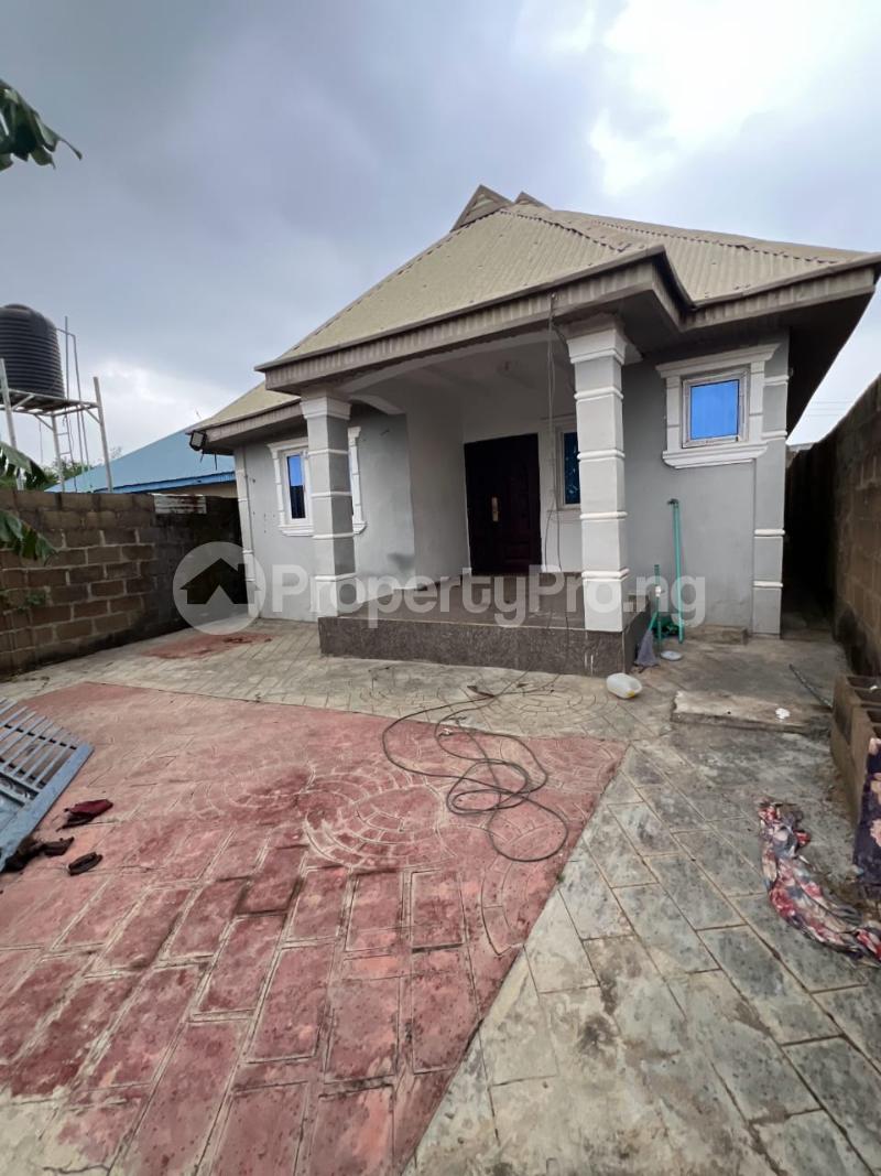 2 bedroom House for sale Adebomi Off Akala Express, Akala Express Ibadan Oyo