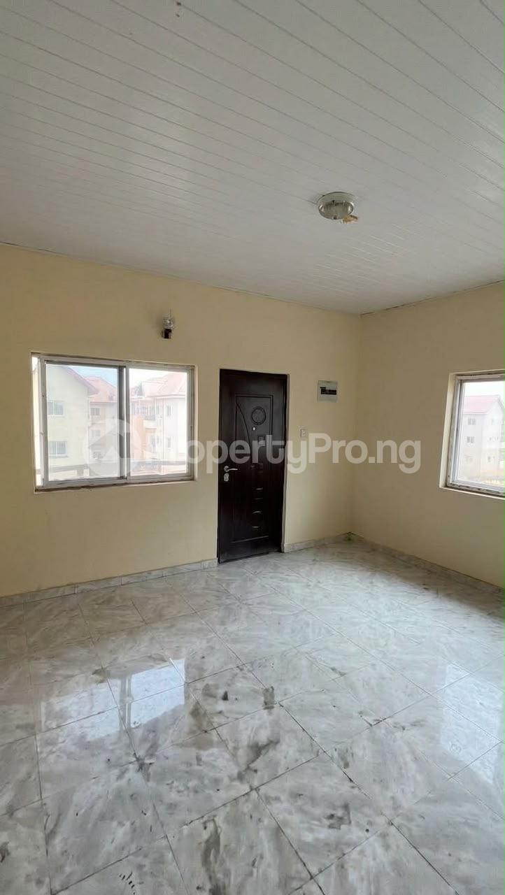 3 bedroom Flat / Apartment for sale Fashola Estate, Monastery Road Sangotedo Ajah Lagos