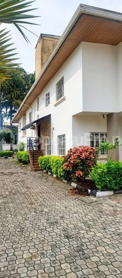 3 bedroom Flat / Apartment for rent Parkview Estate Ikoyi Lagos
