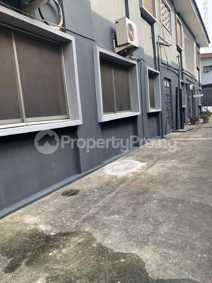8 bedroom Flat / Apartment for sale Ajoke Akinbami Street Ikeja Lagos