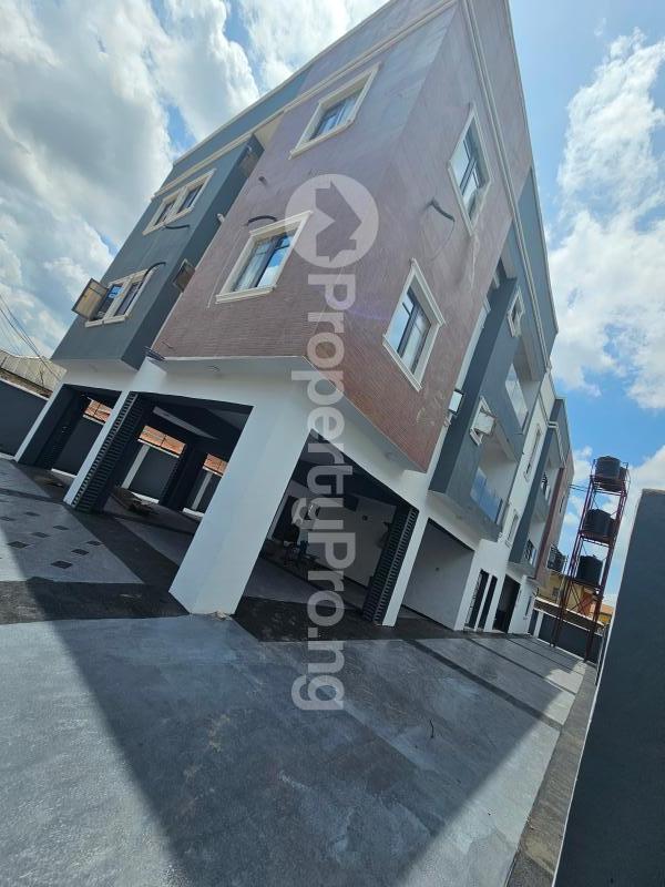 3 bedroom Flat / Apartment for sale Off Cmd Road Magodo Kosofe/Ikosi Lagos