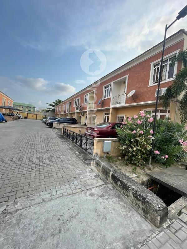 4 bedroom House for rent Along Mobil Road Ilaje Ajah Lagos