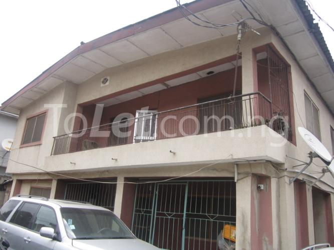 3 bedroom Flat / Apartment for rent Community Road Yaba Yaba Lagos - 0