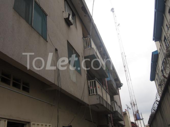 Flat / Apartment for rent Olumo Street,onike Yaba Yaba Lagos
