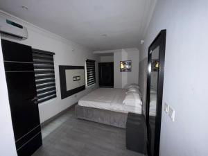 2 bedroom House for rent Awolowo Road Ikoyi Lagos
