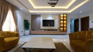 2 bedroom Flat / Apartment for shortlet Onike Yaba Lagos