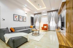 2 bedroom Flat / Apartment for shortlet Dideolu Estate (behind City Of David) ONIRU Victoria Island Lagos
