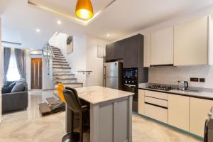 2 bedroom Flat / Apartment for shortlet Lekki Phase 1 Freedom Way Lekki Lagos