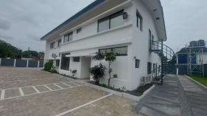 1 bedroom Commercial Property for rent Ikoyi Lagos