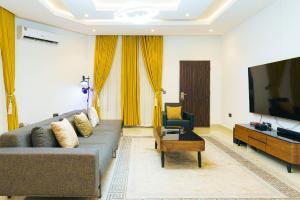 3 bedroom Flat / Apartment for shortlet  Wuse 2 Abuja