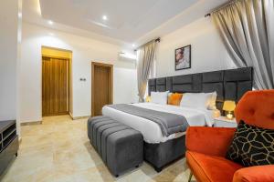 3 bedroom Flat / Apartment for shortlet Dideolu Estate (behind City Of David) ONIRU Victoria Island Lagos