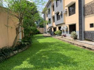 3 bedroom House for rent Shonibare Maryland Ikeja Lagos