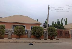 3 bedroom House for sale An Estate Along Von Road Airport Road, Lugbe Abuja