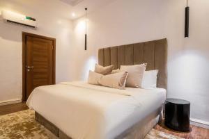 3 bedroom House for shortlet ONIRU Victoria Island Lagos