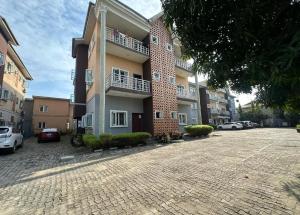 3 bedroom Flat / Apartment for rent Estate Lekki Lagos