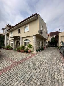 3 bedroom Flat / Apartment for rent Idado Agungi Lekki Lagos