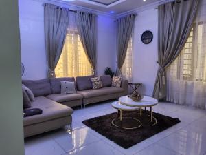 3 bedroom House for shortlet Ikeja GRA Ikeja Lagos