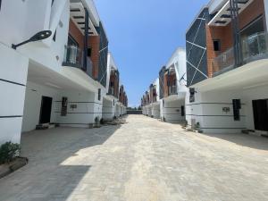 4 bedroom House for sale Mobil Road Ajah Lagos