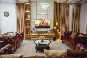 4 bedroom Flat / Apartment for shortlet Allen Avenue Ikeja Lagos