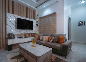 4 bedroom Flat / Apartment for shortlet Allen Avenue Ikeja Lagos